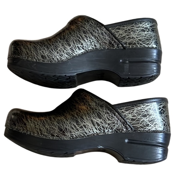 Dansko Scribble Design Clogs Size 36 US Size 5.5 to 6 - Picture 1 of 16